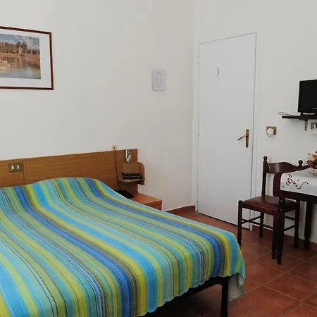 丽城阿尔贝格酒店 2* 阿奎泰尔梅