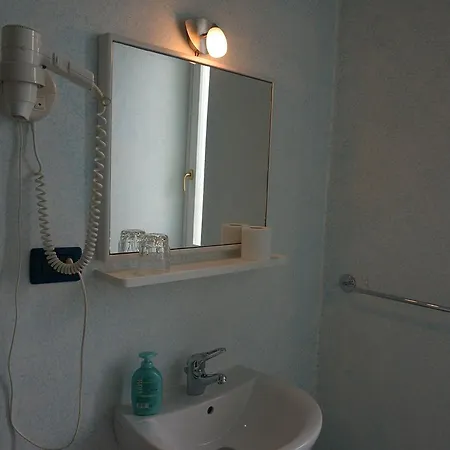 丽城阿尔贝格酒店 2* 阿奎泰尔梅